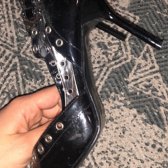 Heels - Picture 2 of 2